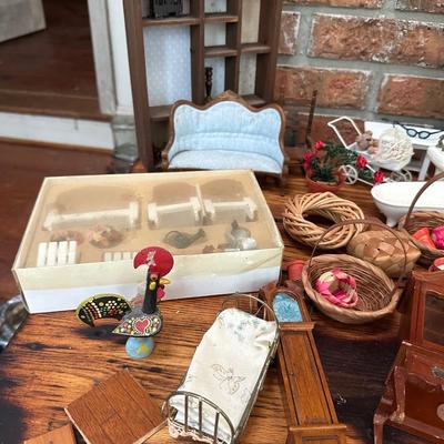 DOLLHOUSE FURNITURE AND ACCESSORIES LOT