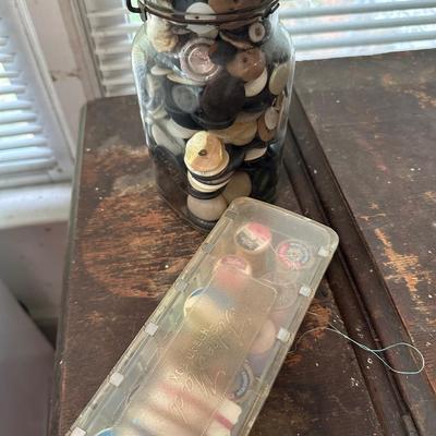 ANTIQUE SINGER SEWING MACHINE IN CABINET