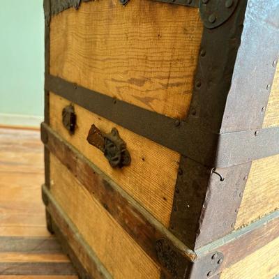 ANTIQUE TRUNK
