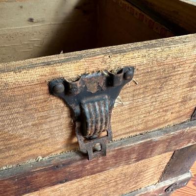 ANTIQUE TRUNK