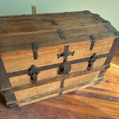 ANTIQUE TRUNK