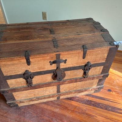 ANTIQUE TRUNK