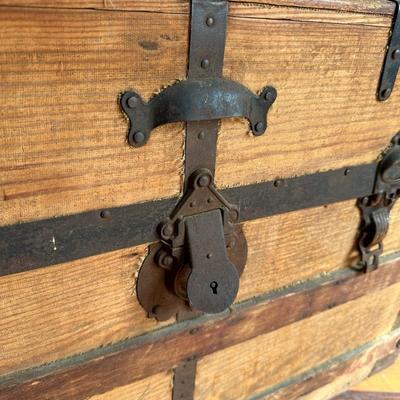 ANTIQUE TRUNK