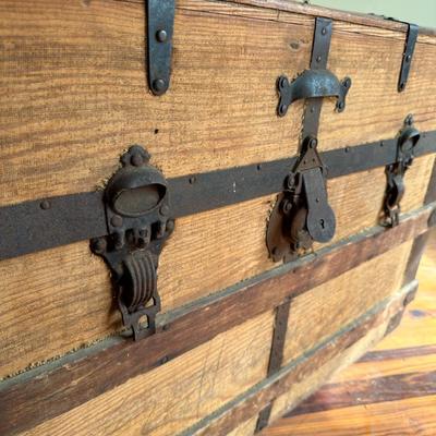 ANTIQUE TRUNK