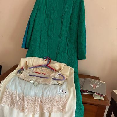 VINTAGE LINGERIE, HOSE & CLOTHING LOT