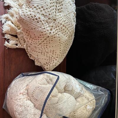 CROCHET BED LINEN LOT