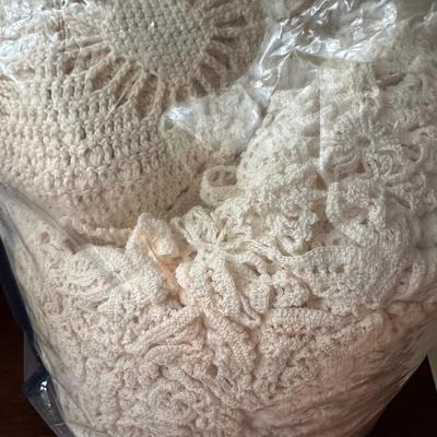 CROCHET BED LINEN LOT