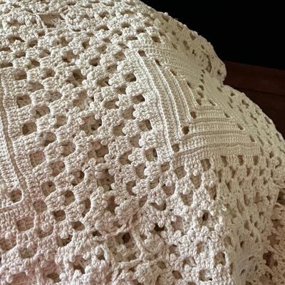 CROCHET BED LINEN LOT