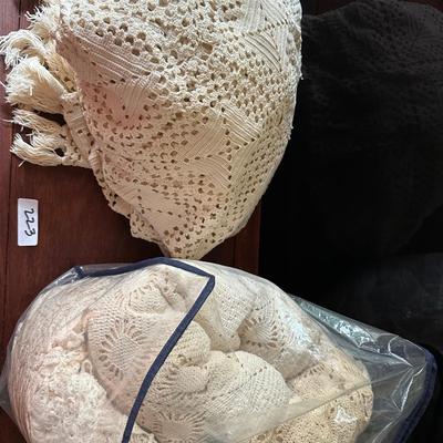 CROCHET BED LINEN LOT