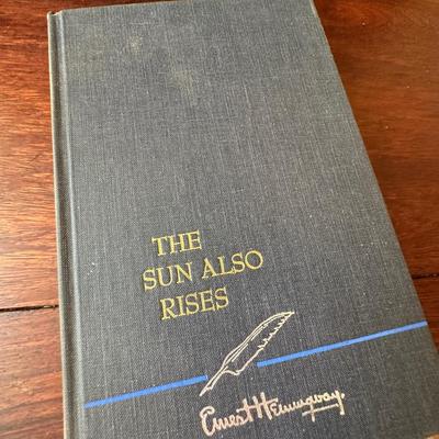VINTAGE COLLECTIBLE BOOK LOT