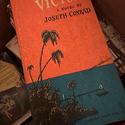 PAPERBACK BOOK LOT