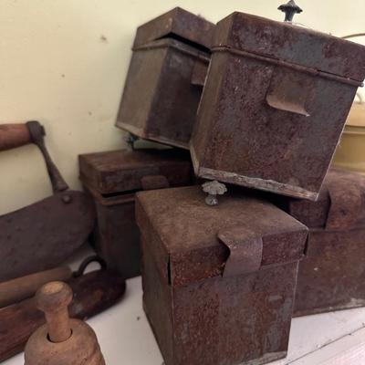 PRIMITIVE KITCHEN LOT