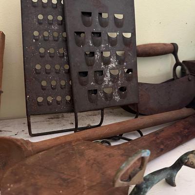 PRIMITIVE KITCHEN LOT
