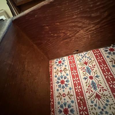 4 DRAWER ANTIQUE CHEST