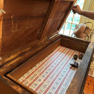 4 DRAWER ANTIQUE CHEST