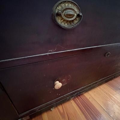 4 DRAWER ANTIQUE CHEST