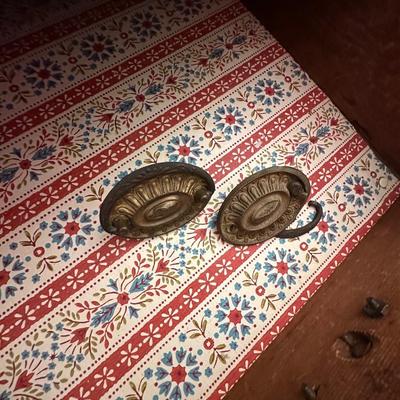4 DRAWER ANTIQUE CHEST