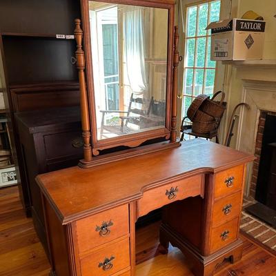 VINTAGE VANITY