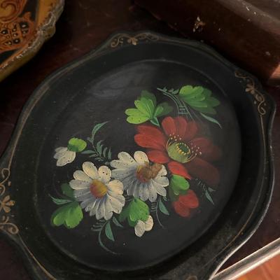 VINTAGE TRAY LOT
