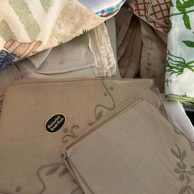 HOUSEHOLD LINEN LOT