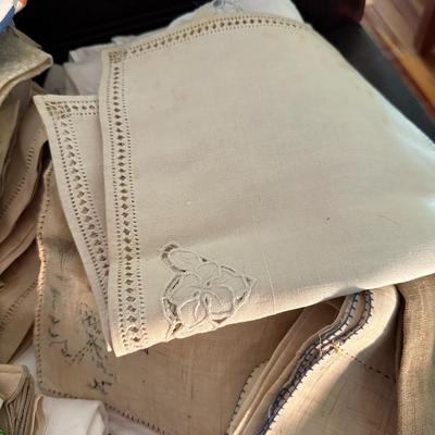 HOUSEHOLD LINEN LOT