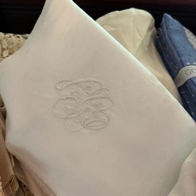 HOUSEHOLD LINEN LOT