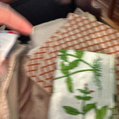 HOUSEHOLD LINEN LOT