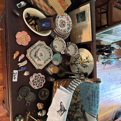 COLLECTIBLE HOUSEHOLD LOT
