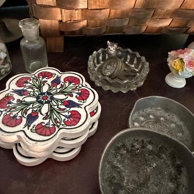 COLLECTIBLE HOUSEHOLD LOT