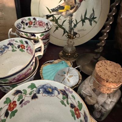 COLLECTIBLE HOUSEHOLD LOT