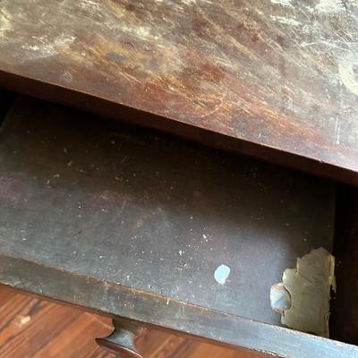 1 DRAWER ACCENT TABLE