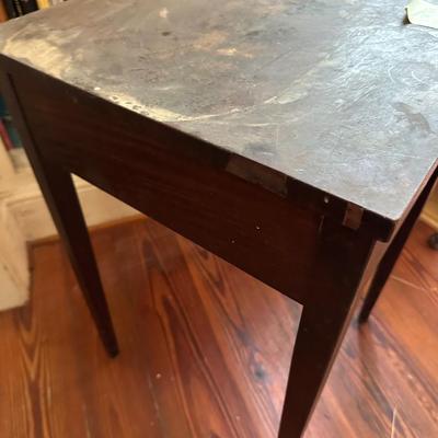 1 DRAWER ACCENT TABLE