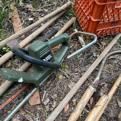 YARD TOOL LOT