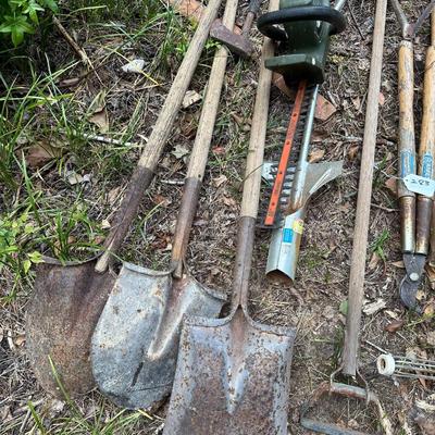 YARD TOOL LOT