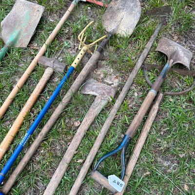 YARD TOOL LOT