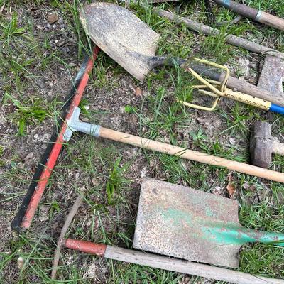 YARD TOOL LOT