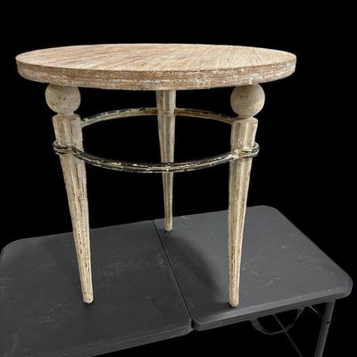 Round Tri-leg accent table