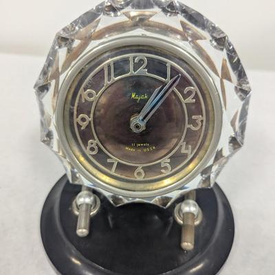 Battery Operated Majak 11 Jewel Mantle Clock