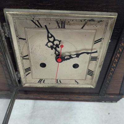 Battery Operated Desk Clock