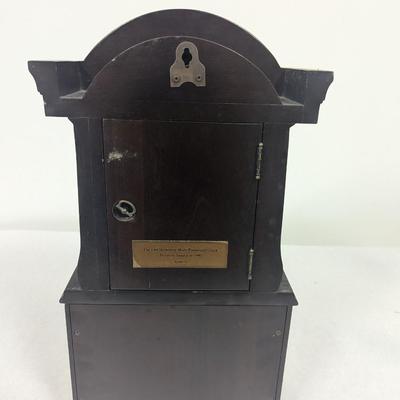 Antique Battery Berkshire Horse Hunt Foxhound Mantel Clock