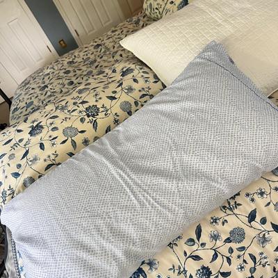 California King Bedding Set Incl. Beauty Rest Black Pillows, Throw Pillows, Quilt, Bed Skirt, Sheets