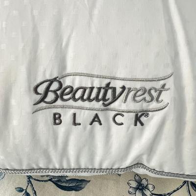 California King Bedding Set Incl. Beauty Rest Black Pillows, Throw Pillows, Quilt, Bed Skirt, Sheets