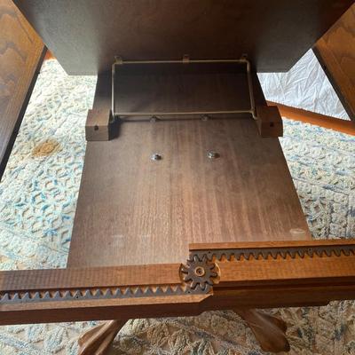 Beautiful vintage solid oak clawfoot pedestal dining table with one 24” leaf