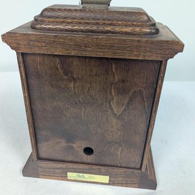 Battery Operated Sligh Desk Clock