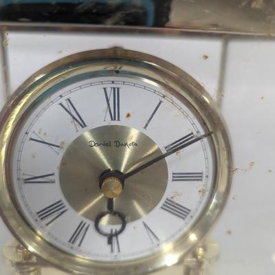 Vintage Daniel Dakota Mantle Clock