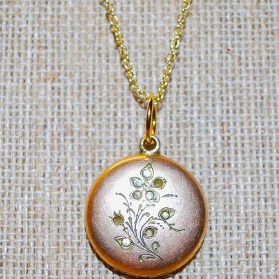 Vintage Flower Engraved Locket ¾" Diam. on a Gold Tone Necklace Chain 18" L