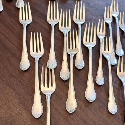 LUNT ~ Sterling Silver ~ Modern Victorian ~ 7 Piece Setting for 8 ~ *Read Details