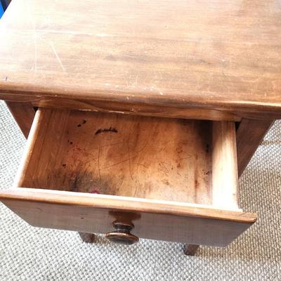 Lot #77 Vintage 1-drawer Side Table - Solid wood