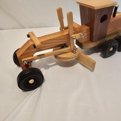 Assorted Wooden Earth Moving Toys (G-JS)