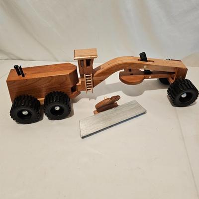 Assorted Wooden Earth Moving Toys (G-JS)